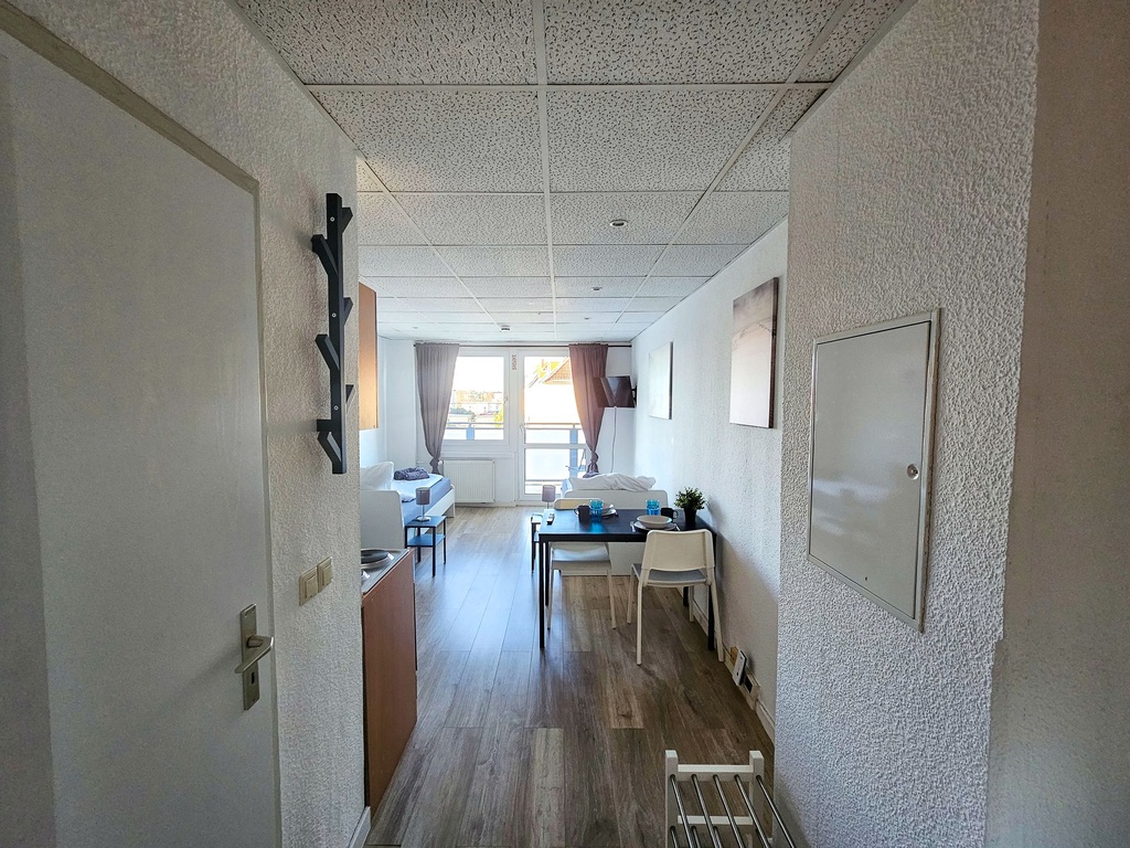 möbliertes Apartment mit 2 Einzelbetten und Balkon