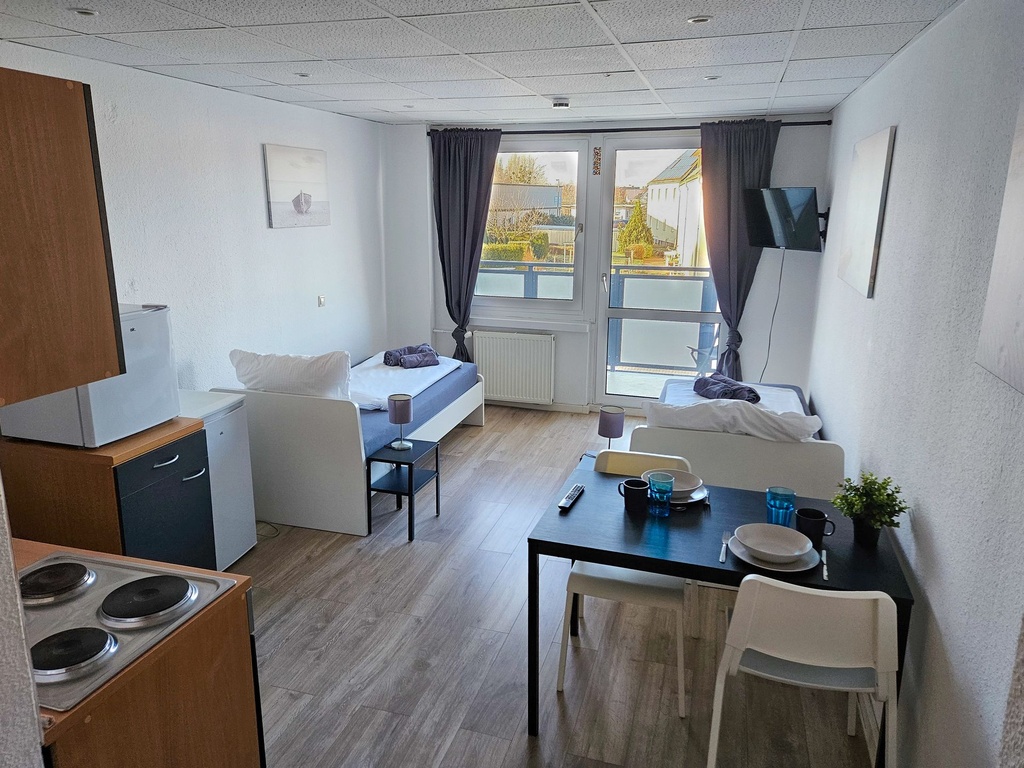 möbliertes Apartment mit 2 Einzelbetten und Balkon