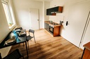 Vollausgestatte Küche mit Wasserkocher, Toaster, Kaffeemaschine sowie Herd und Backofen