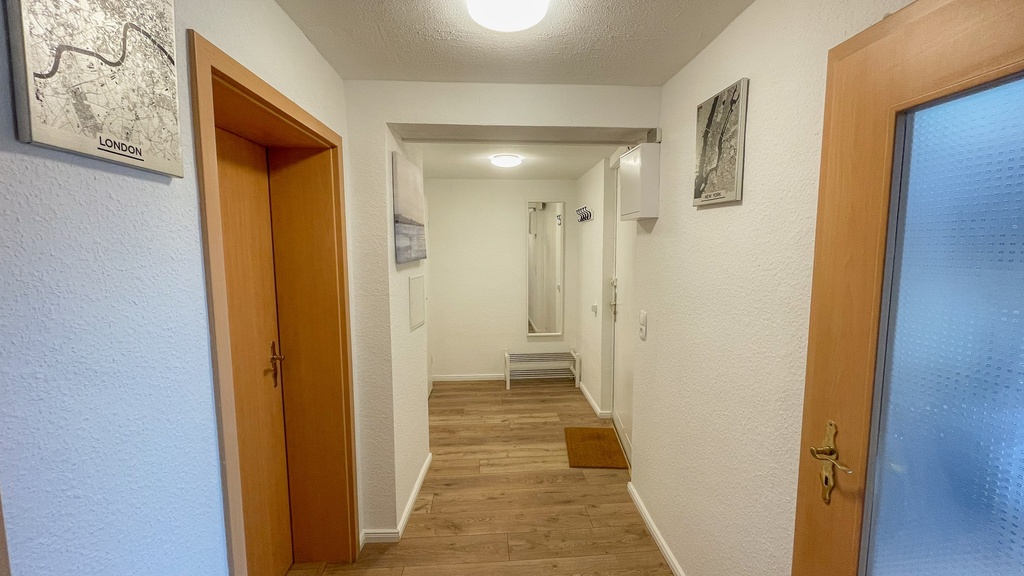 Flur mit Gaderobe ohne Durchgangszimmer