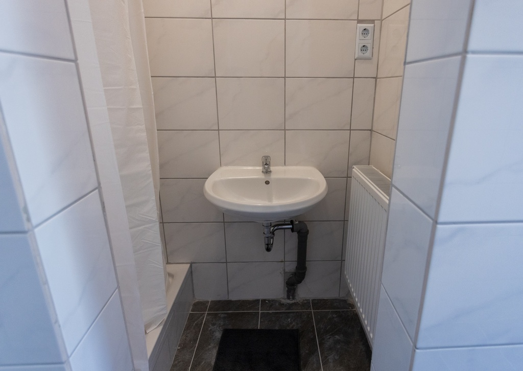 Badezimmer mit Dusche und WC