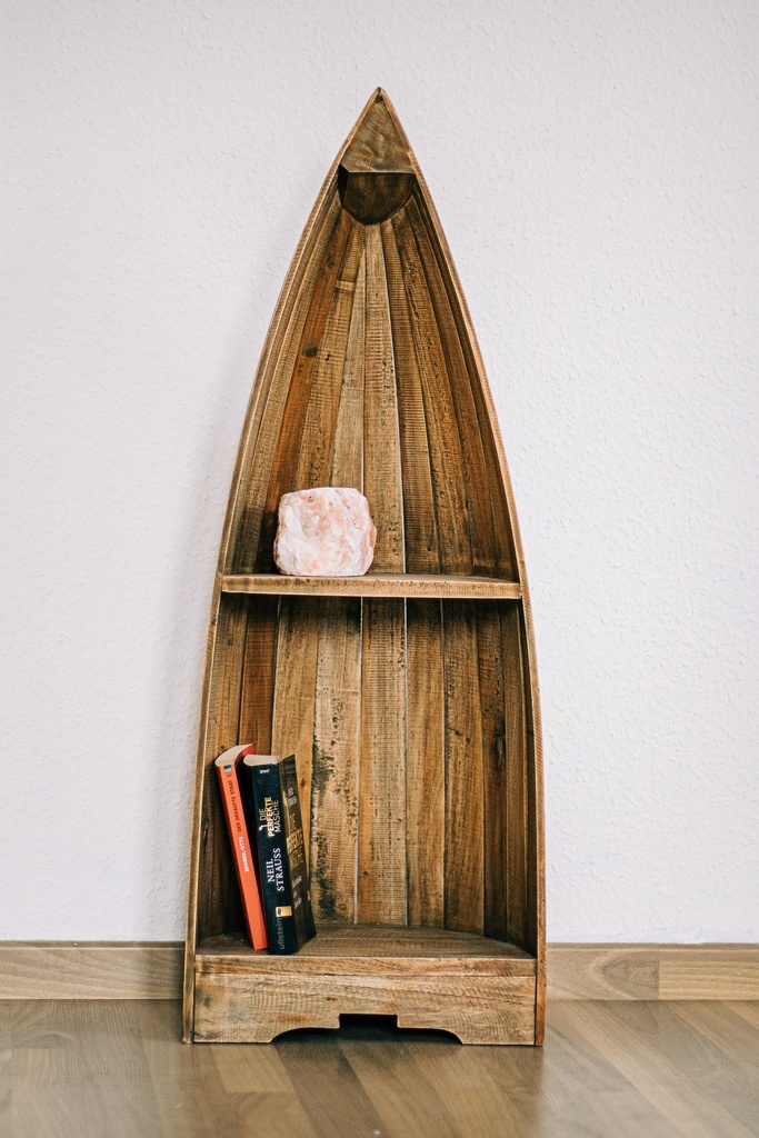 Bücherregal im Schlafzimmer