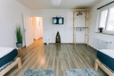 Smart-TV und einfacher Schrank